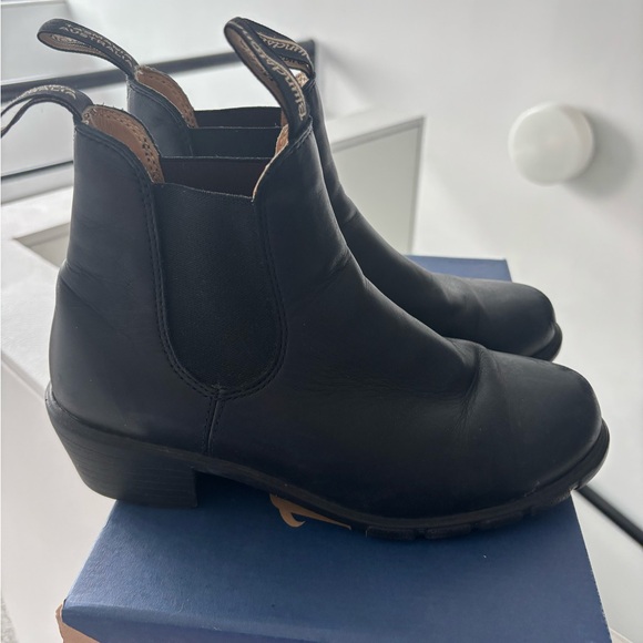 Blundstone Shoes - Blundstone 1671 Black Leather Chelsea Boots, Size 8.5